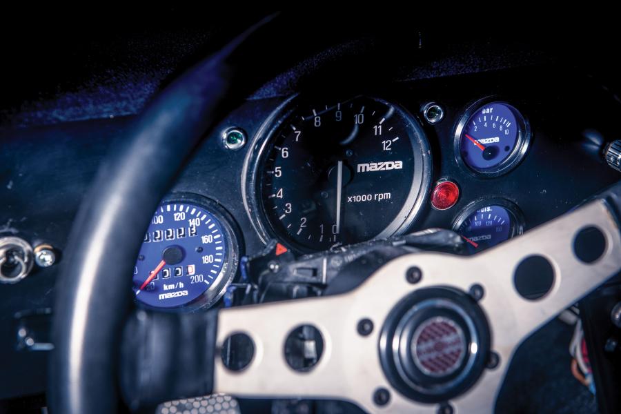 Панель приборов Mazda RX-7 Evo Group B 1985 года  (фото 6 из 23)